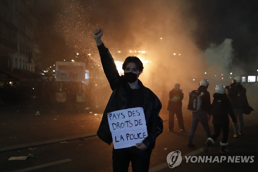 프랑스 보안법 반대 시위 현장