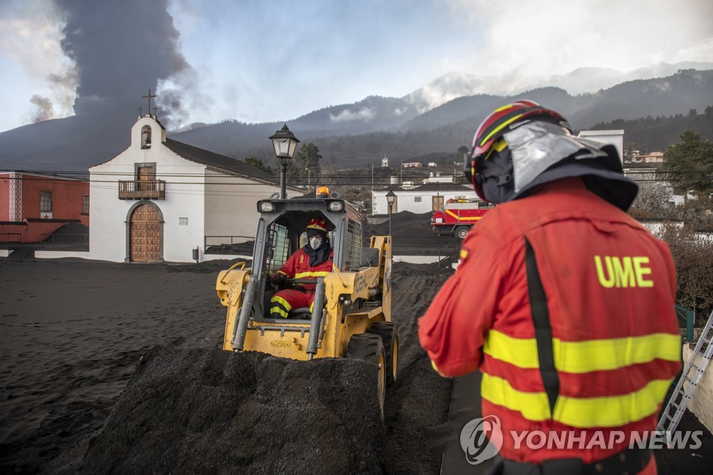 ′주택가 덮친 용암과 화산재′…스페인 라팔마섬 