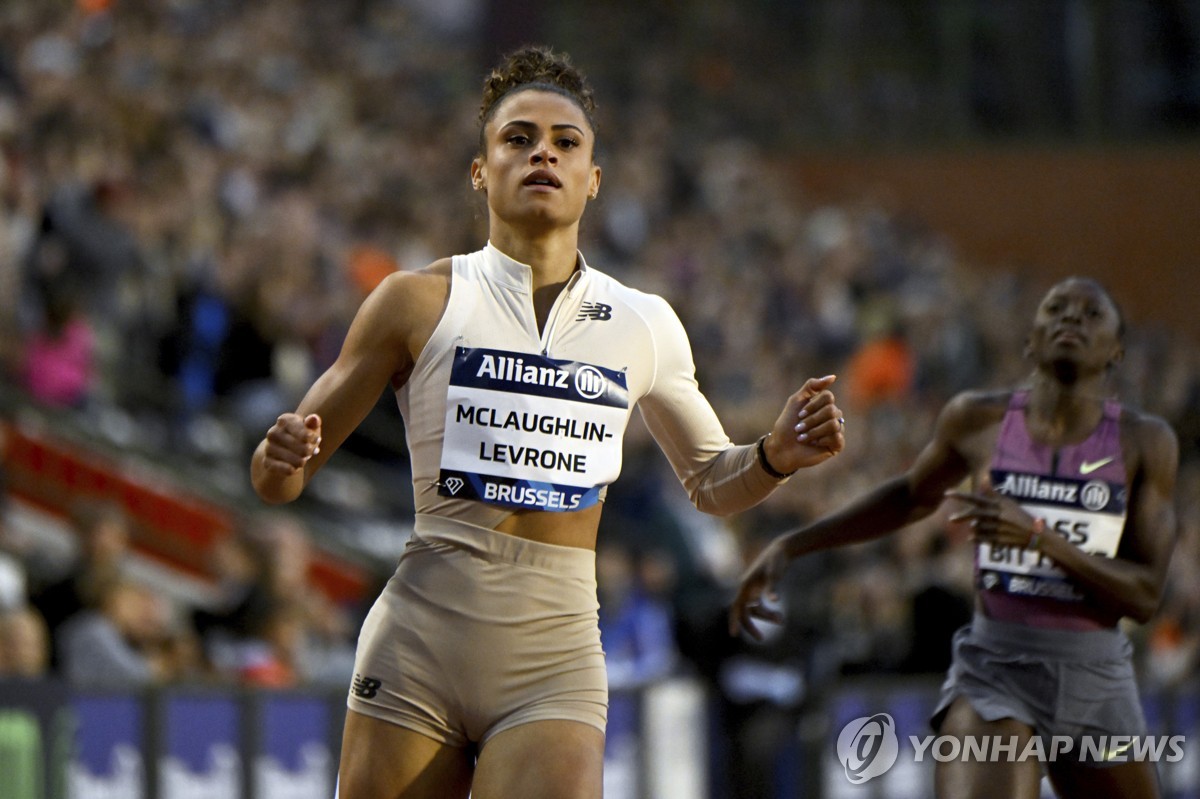 매클로플린, 여자 200ｍ 초청경기 우승