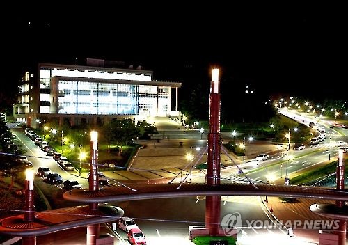 한림대학교 정문 야경