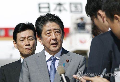 아베 "중의원 해산, 귀국 후 판단할 것"