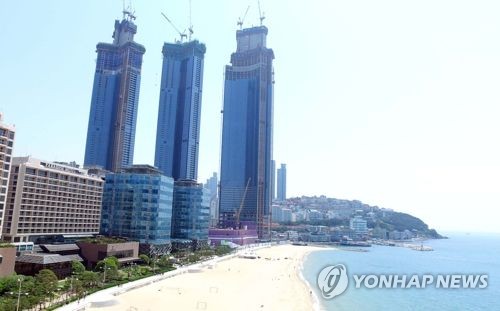 해운대 해변에 들어선 초고층 건물 엘시티