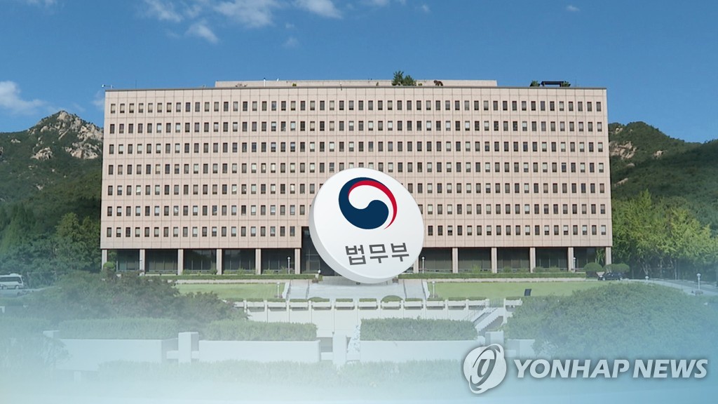 법무부, '사회이사 임기제한 강행' 보도 반박 (CG)