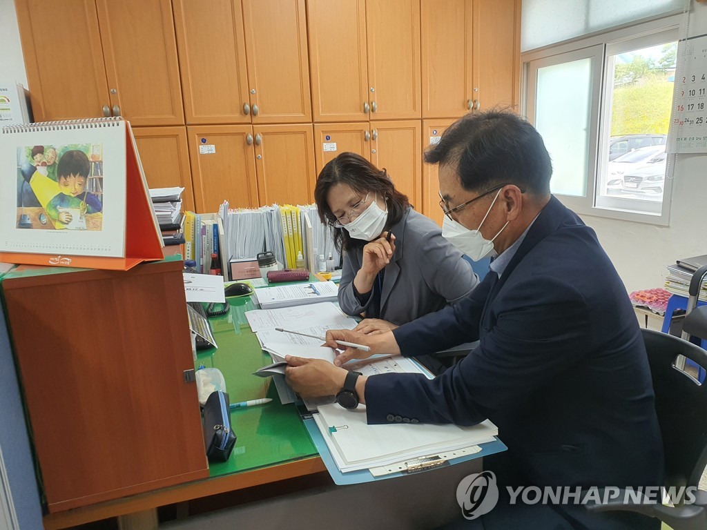 조사단과 면사무소가 협업한 무공훈장 찾기 작업