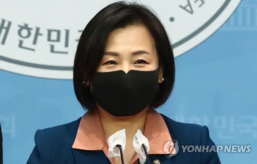 인사말 하는 이수진
