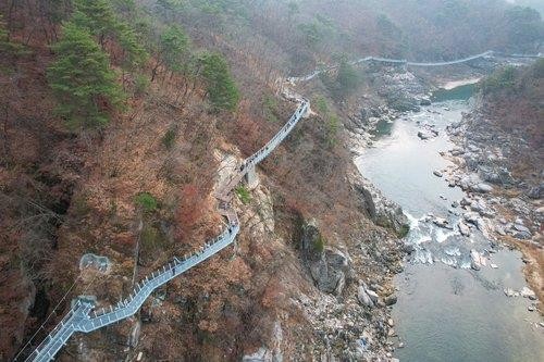 철원 한탄강 주상절리길, 개통 3년 만에 관광객 200만명 돌파