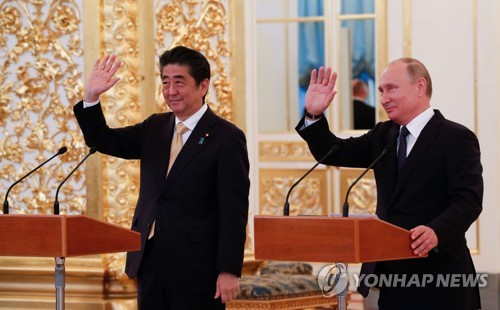 푸틴 대통령, 모스크바서 아베 일본 총리와 정상회담