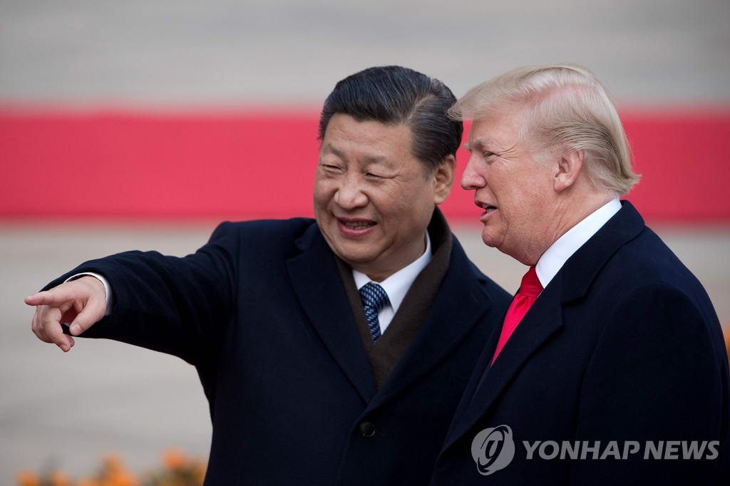 시진핑 주석(왼쪽)과 트럼프 대통령(오른쪽)이 2017년 11월 만났을 때 모습 [AFP=연합뉴스/자료사진]