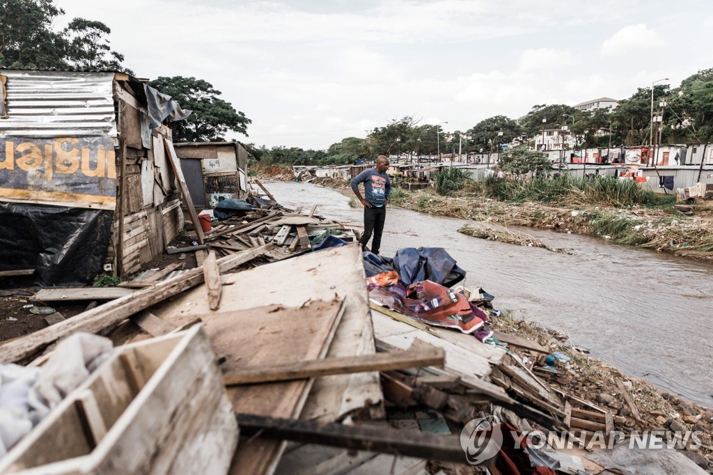 SAFRICA-WEATHER-FLOODS-DAMAGE
