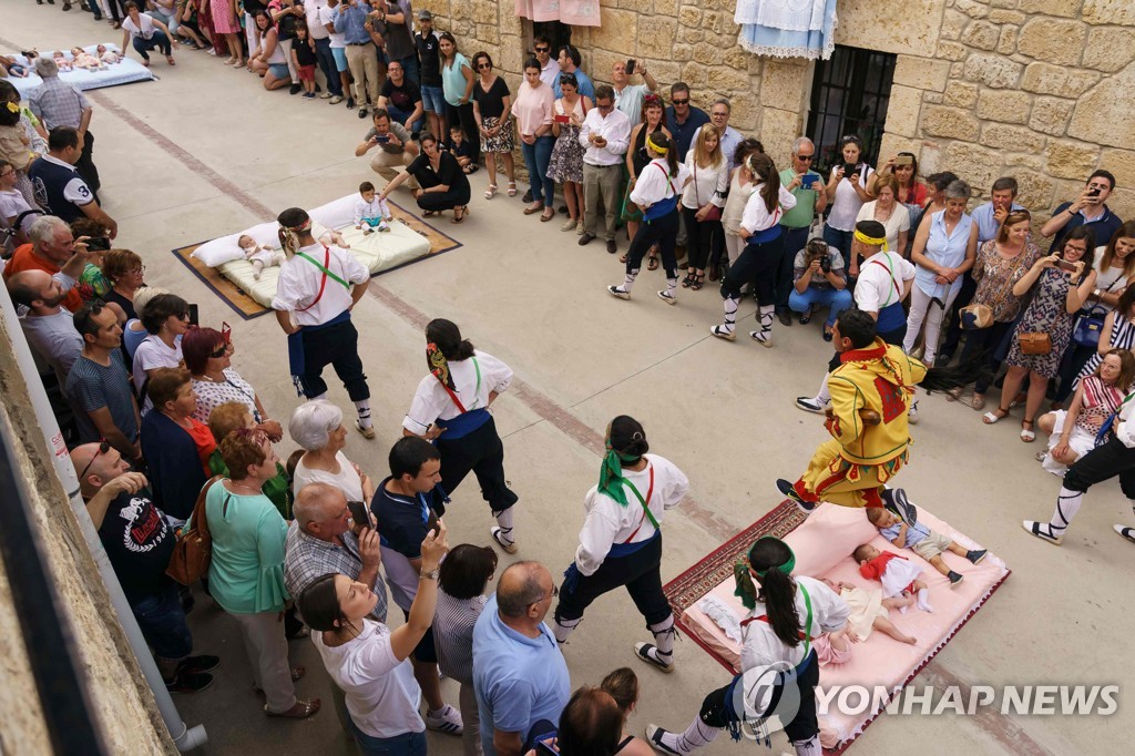 SPAIN-TRADITION-RELIGION-FESTIVAL-TOURISM