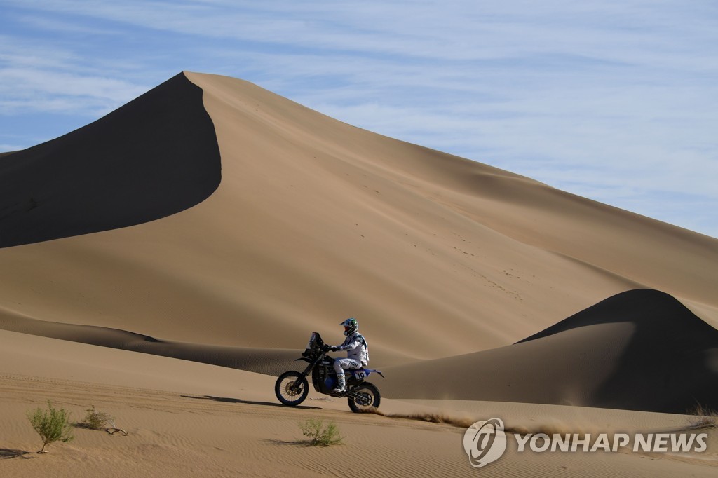 TOPSHOT-AUTO-RALLY-SILK-WAY-2019-MOTO