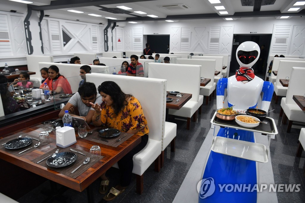 INDIA-TECHNOLOGY-LIFESTYLE-ROBOT