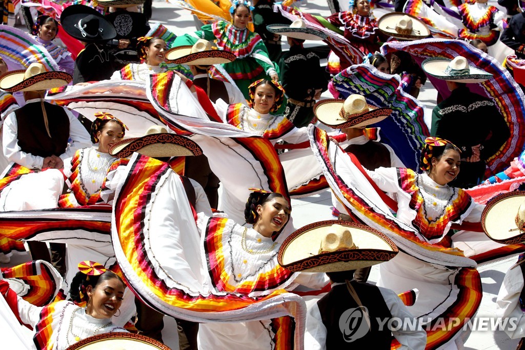 MEXICO-GUINNESS-MARIACHI-DANCE