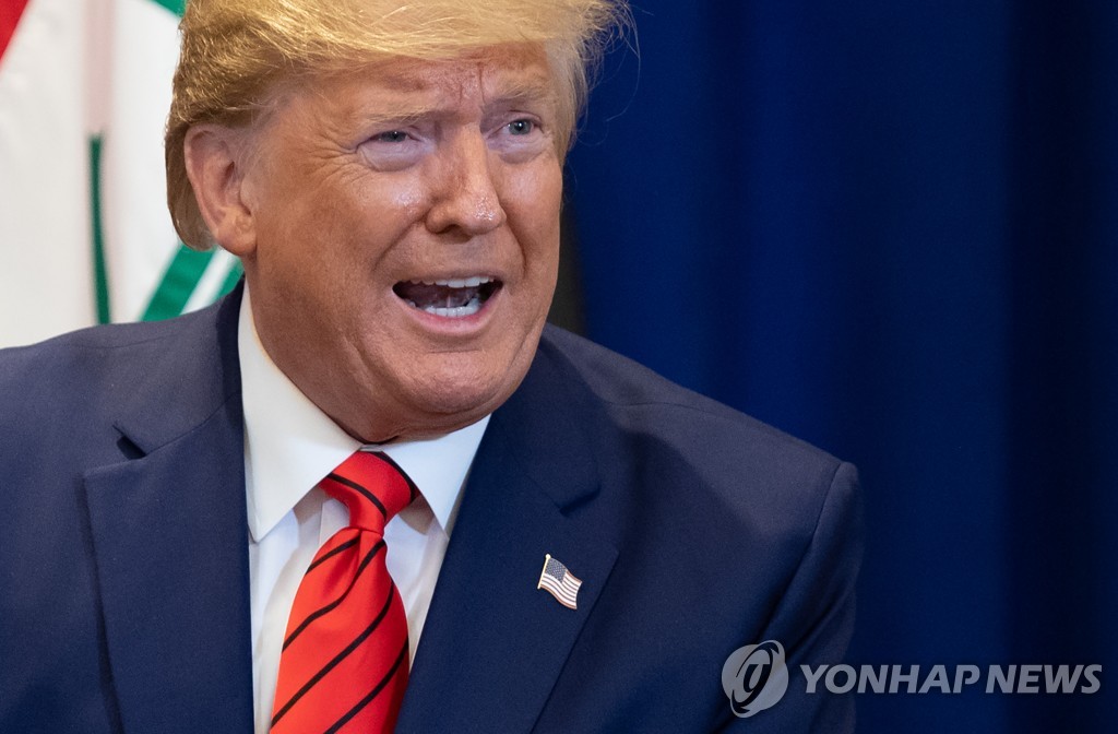 도널드 트럼프 미국 대통령이 24일(현지시간) 유엔본부에서 기자들의 질문에 답변하는 모습.