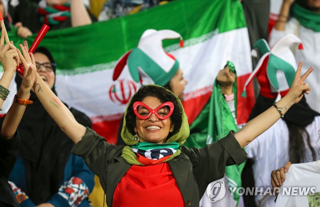FBL-WC-2022-IRN-CAM-FANS