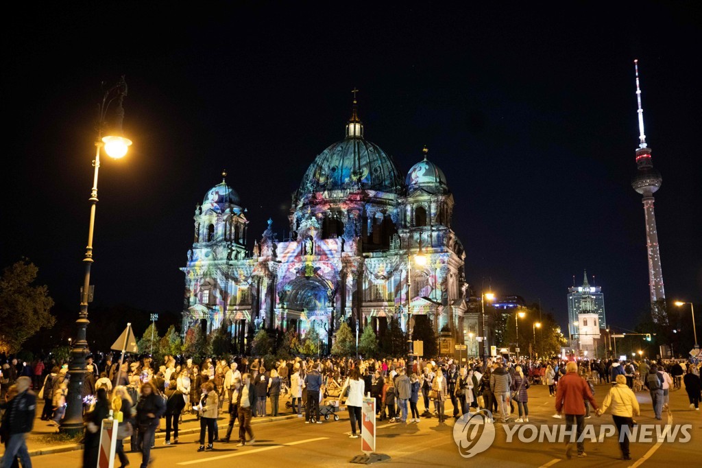 GERMANY-ART-FESTIVAL-LIGHTS-LANDMARK