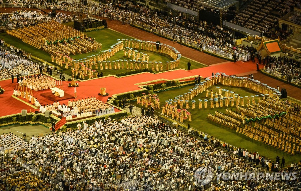 TOPSHOT-THAILAND-RELIGION-POPE