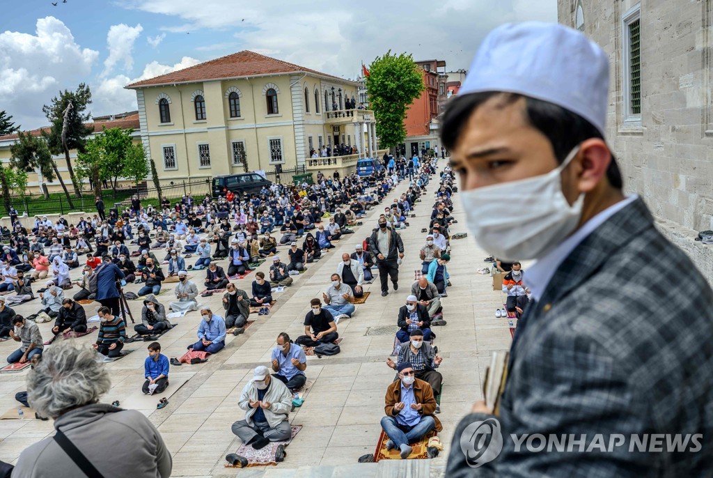 TURKEY-HEALTH-VIRUS-RELIGION