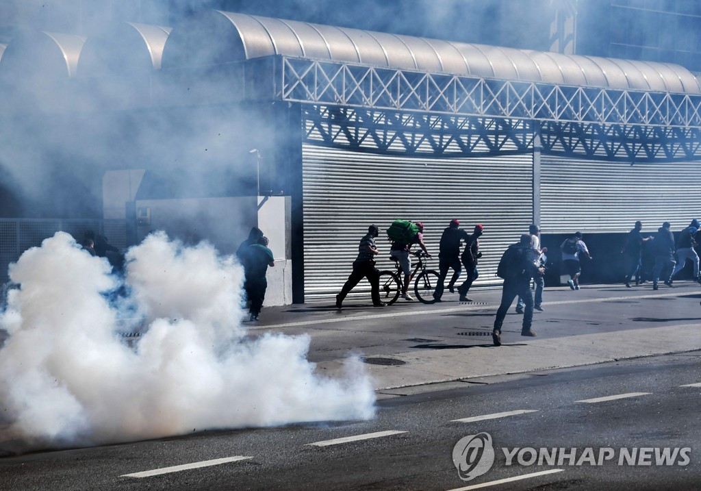 BRAZIL-HEALTH-VIRUS-BOLSONARO-FBL-PROTEST