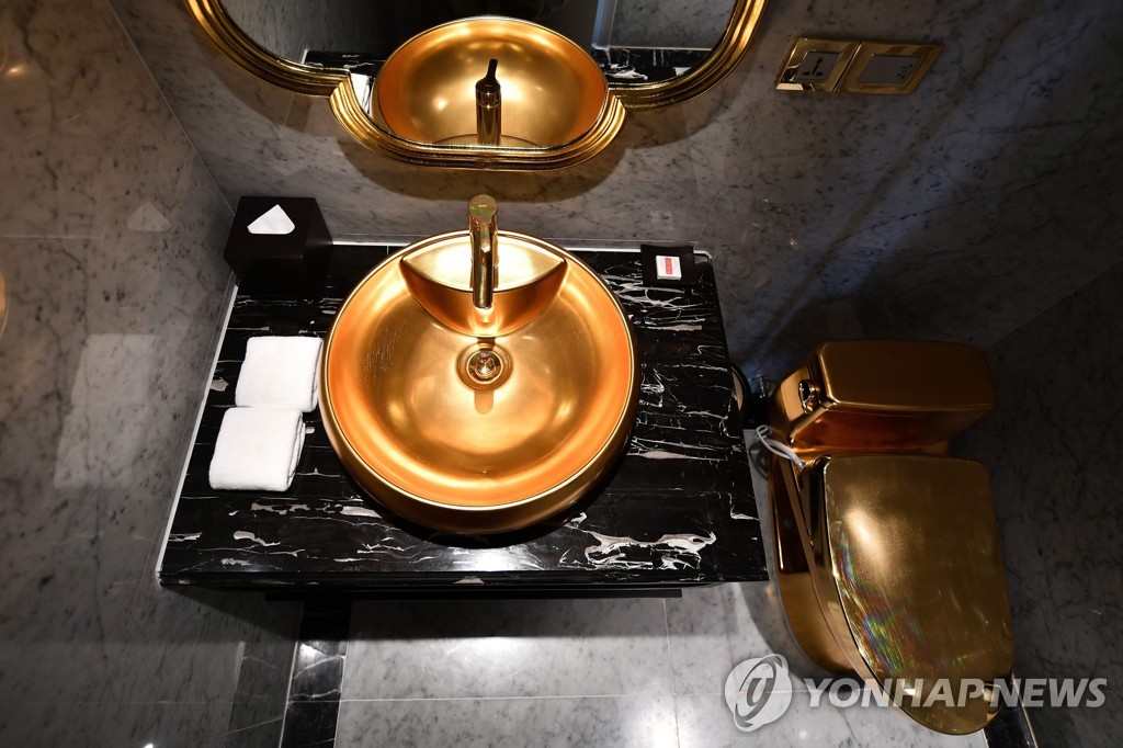 VIETNAM-ECONOMY-LUXURY-GOLD-HOTEL