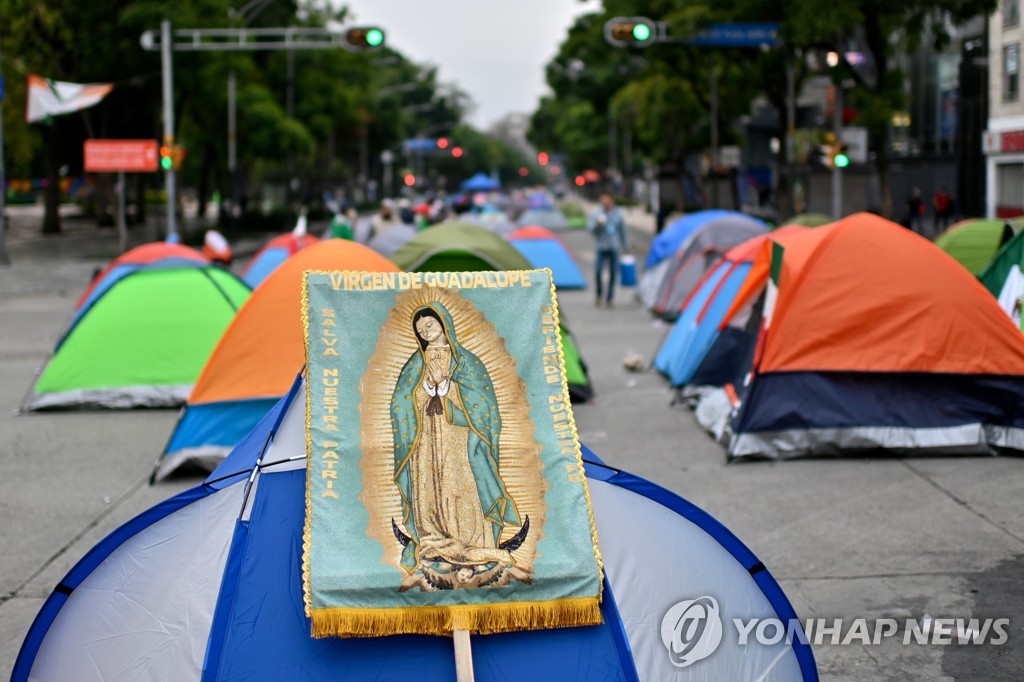 MEXICO-HEALTH-VIRUS-PROTEST-LOPEZ OBRADOR