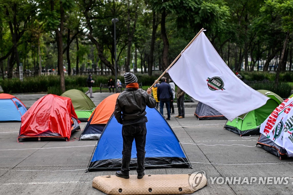 MEXICO-HEALTH-VIRUS-PROTEST-LOPEZ OBRADOR