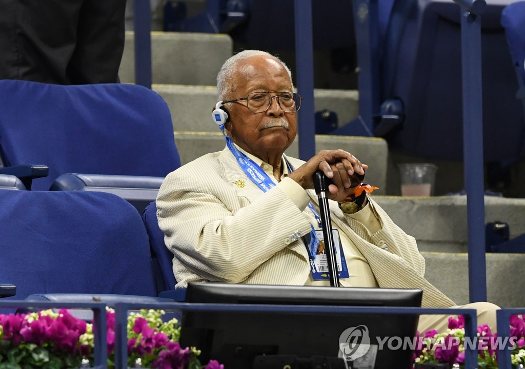 FILES-US-POLITICS-DINKINS