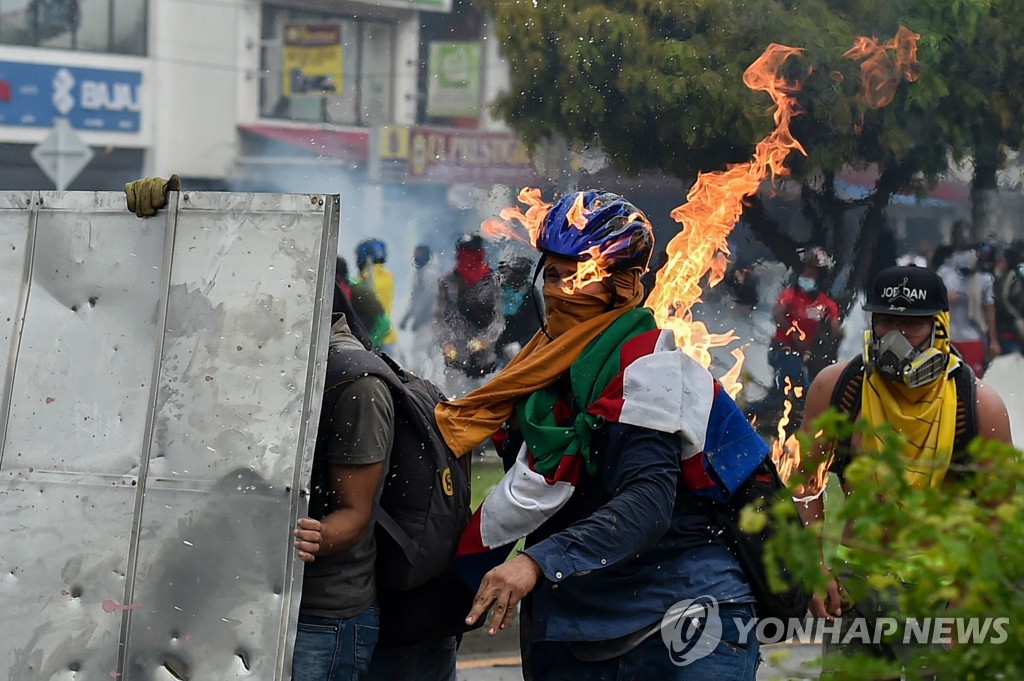 콜롬비아 ′세제 개편안′ 철회에도 혼란…시위 중 19명 숨져