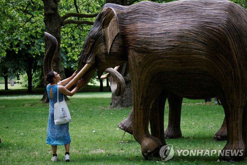 BRITAIN-ENVIRONMENT-ELEPHANT