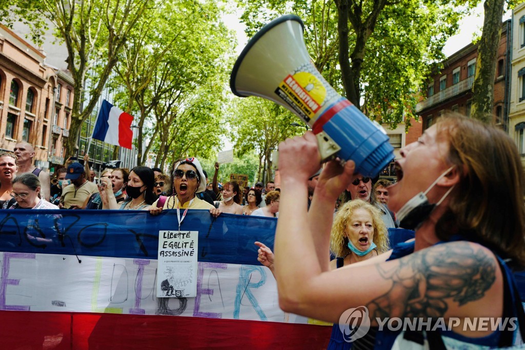 FRANCE-HEALTH-VIRUS-VACCINE-DEMO
