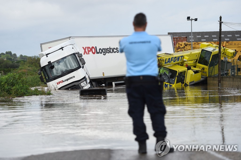 ′침수된 차량′…프랑스 남부지역 천둥 동반한 폭우