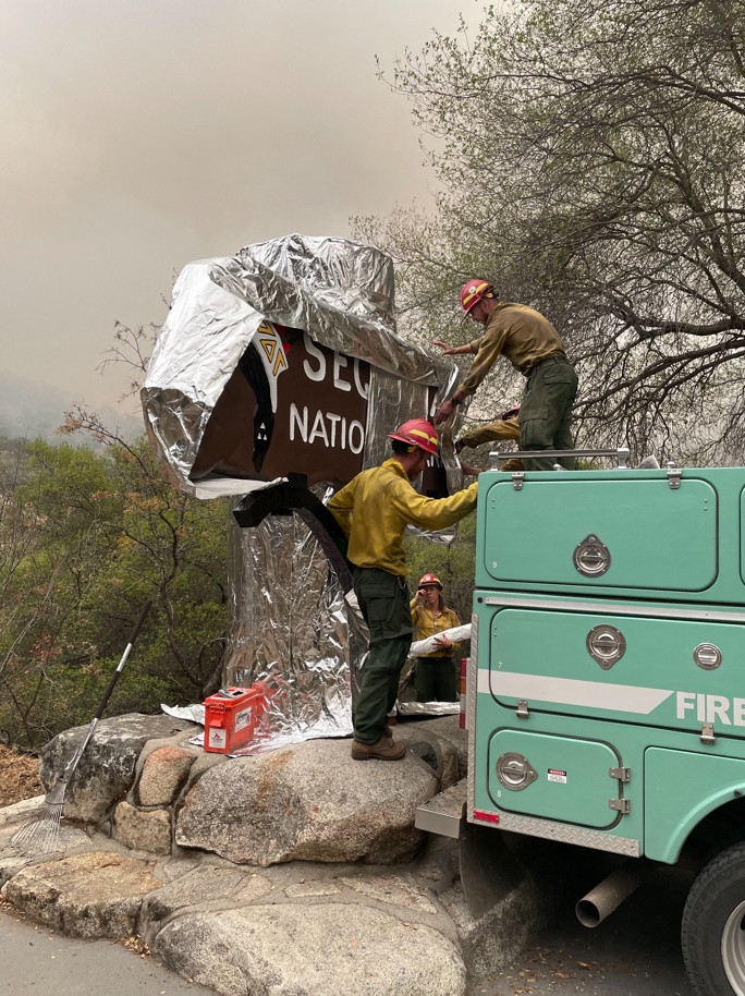 US-CLIMATE-FIRE-CALIFORNIA-SEQUOIA