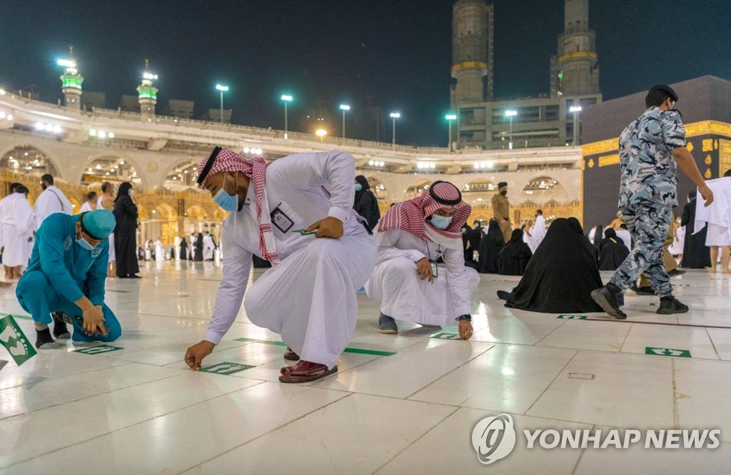 SAUDI-RELIGION-HEALTH-VIRUS