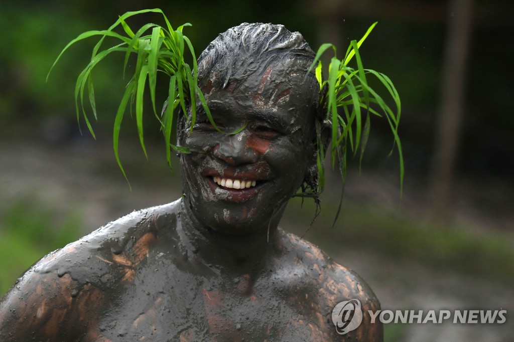 TOPSHOT-NEPAL-AGRICULTURE-FESTIVAL