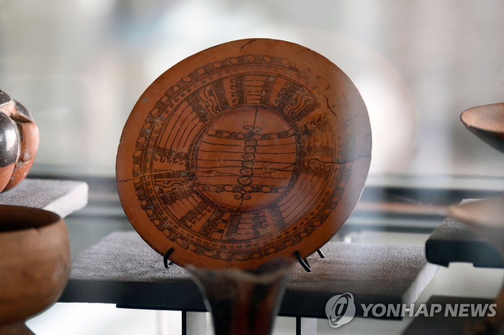 스페인서 돌려받은 멕시코 유물