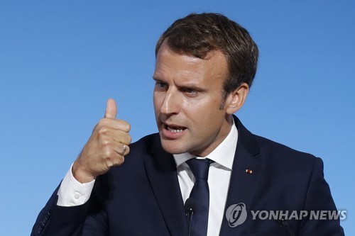 연설하는 마크롱 프랑스 대통령