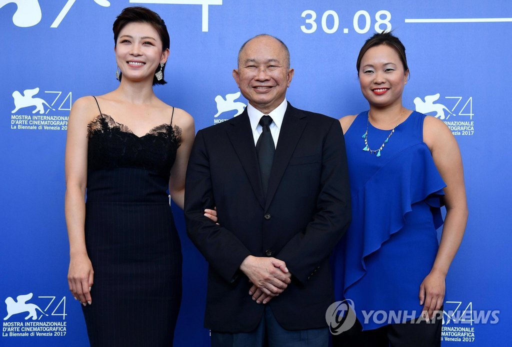 이달 8일 베니스영화제에 참석한 하지원(왼쪽), 우위썬 감독(가운데)