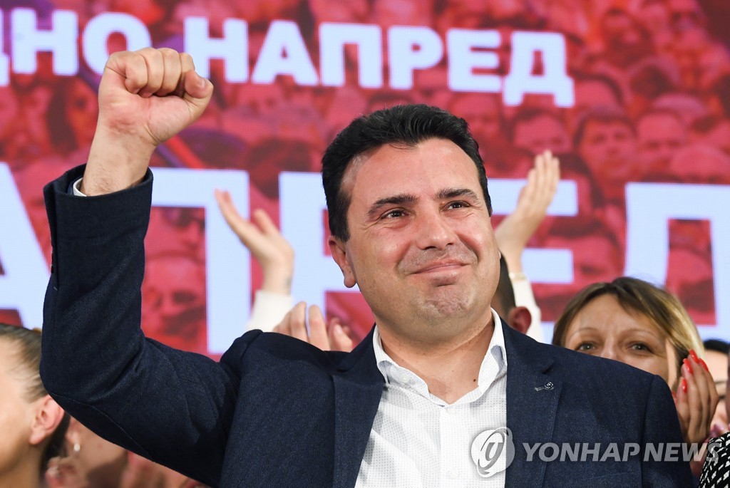 그리스와 국호 변경에 합의한 조란 자에브 총리.