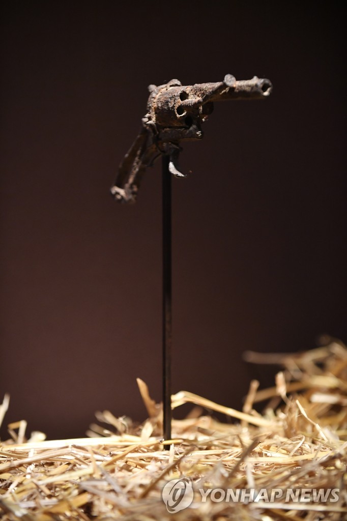 FRANCE AUCTION VAN GOGH WEAPON