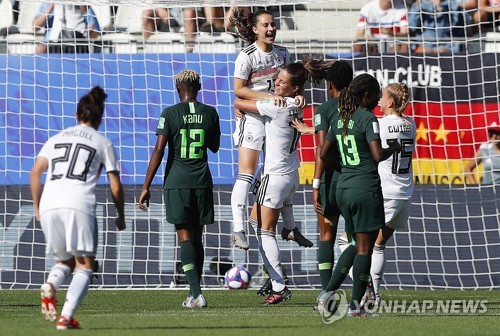 골세리머니를 펼치는 독일 여자축구대표팀 선수들