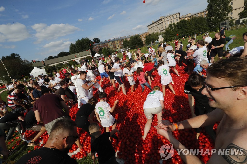 RUSSIA TOMATINA BATTLE
