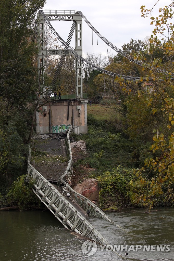 FRANCE BRIDGE COLLAPSE