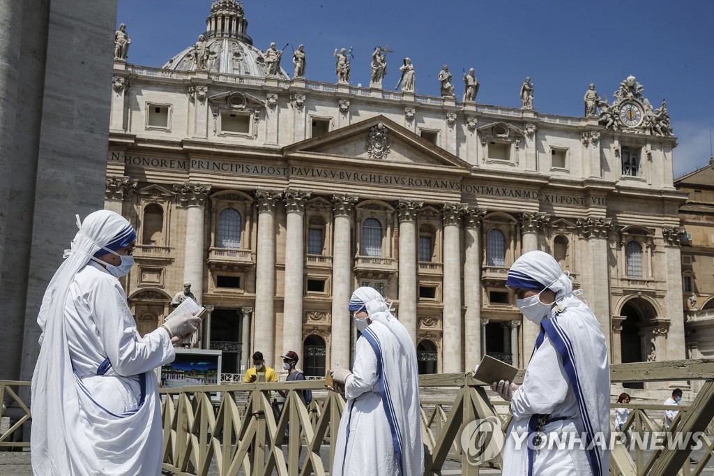 VATICAN POPE REGINA COELI PRAYER