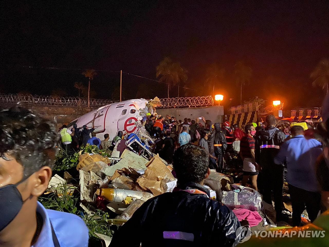 인도서 항공기 착륙시 두동강…"14명 사망·123명 부상"