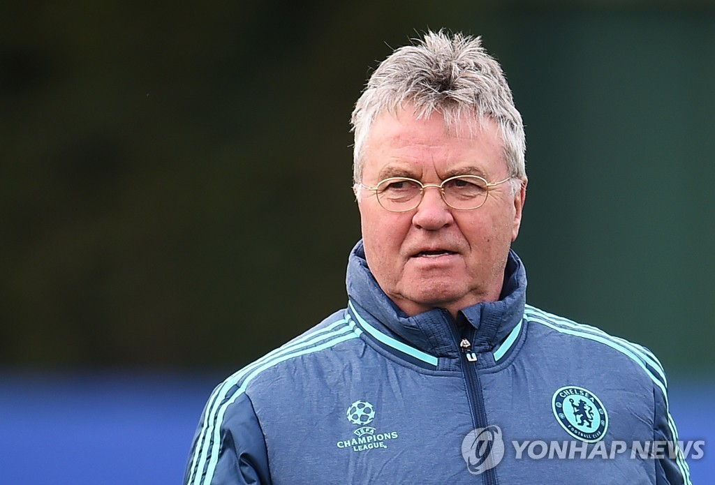 This EPA file photo from March 8, 2016, shows then Chelsea head coach Guus Hiddink during a training session at the team's training complex in Cobham, southwest of London. (Yonhap)