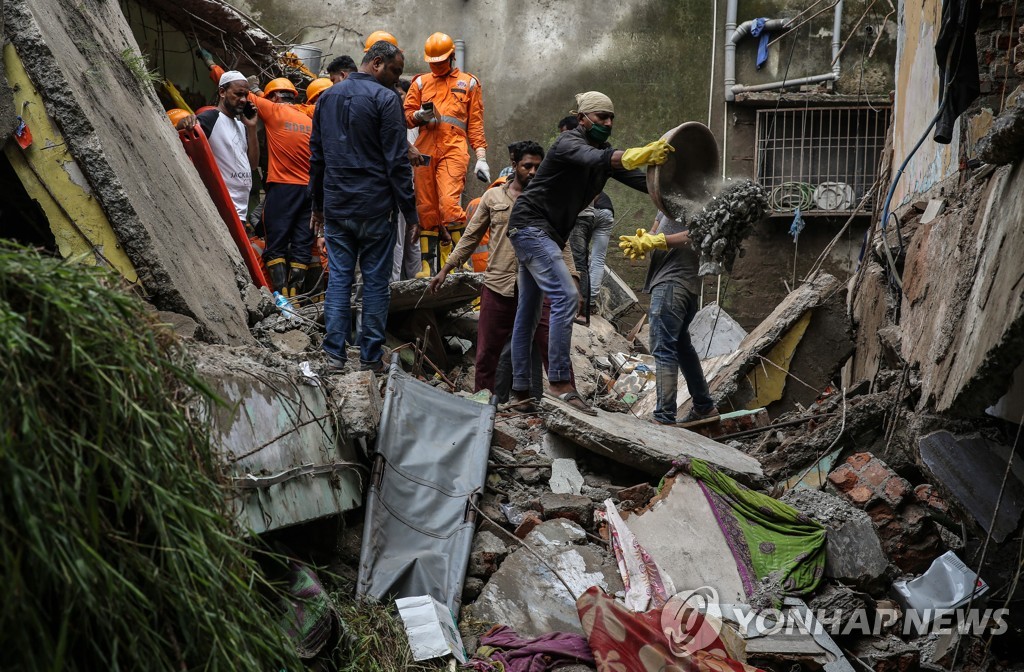 INDIA BUILDING COLLAPSE