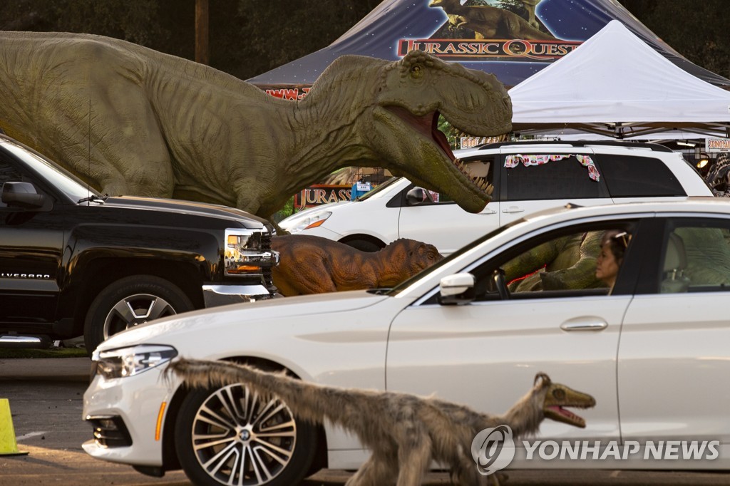 USA JURASSIC QUEST DRIVE THRU