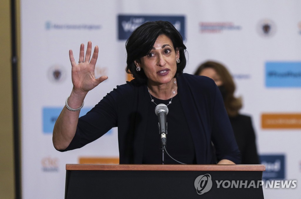 지난달 30일(현지시간) 로셸 월렌스키 미 질병통제예방센터(CDC) 국장이 기자회견에서 발언하고 있다.