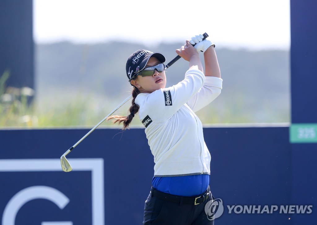 In this EPA photo, Kim Sei-young of South Korea hits a shot during the final round of the AIG Women's Open at Carnoustie Golf Links in Carnoustie, Scotland, on Aug. 22, 2021. (Yonhap)