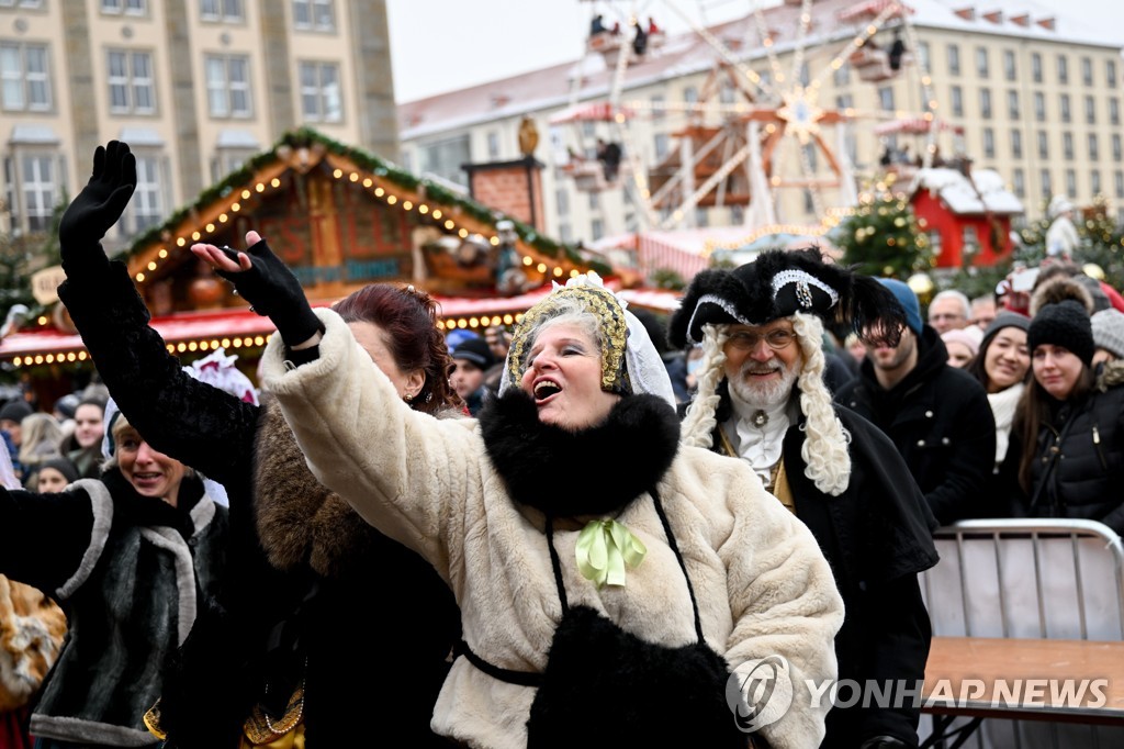 GERMANY TRADITION STOLLEN FESTIVAL